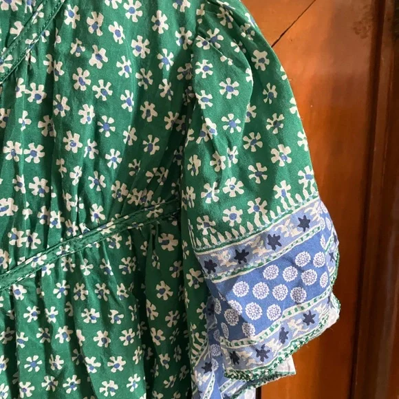 Trovata Birds of Paradiae Green Floral silk top with Blue Accents Sz L - Picture 5 of 6